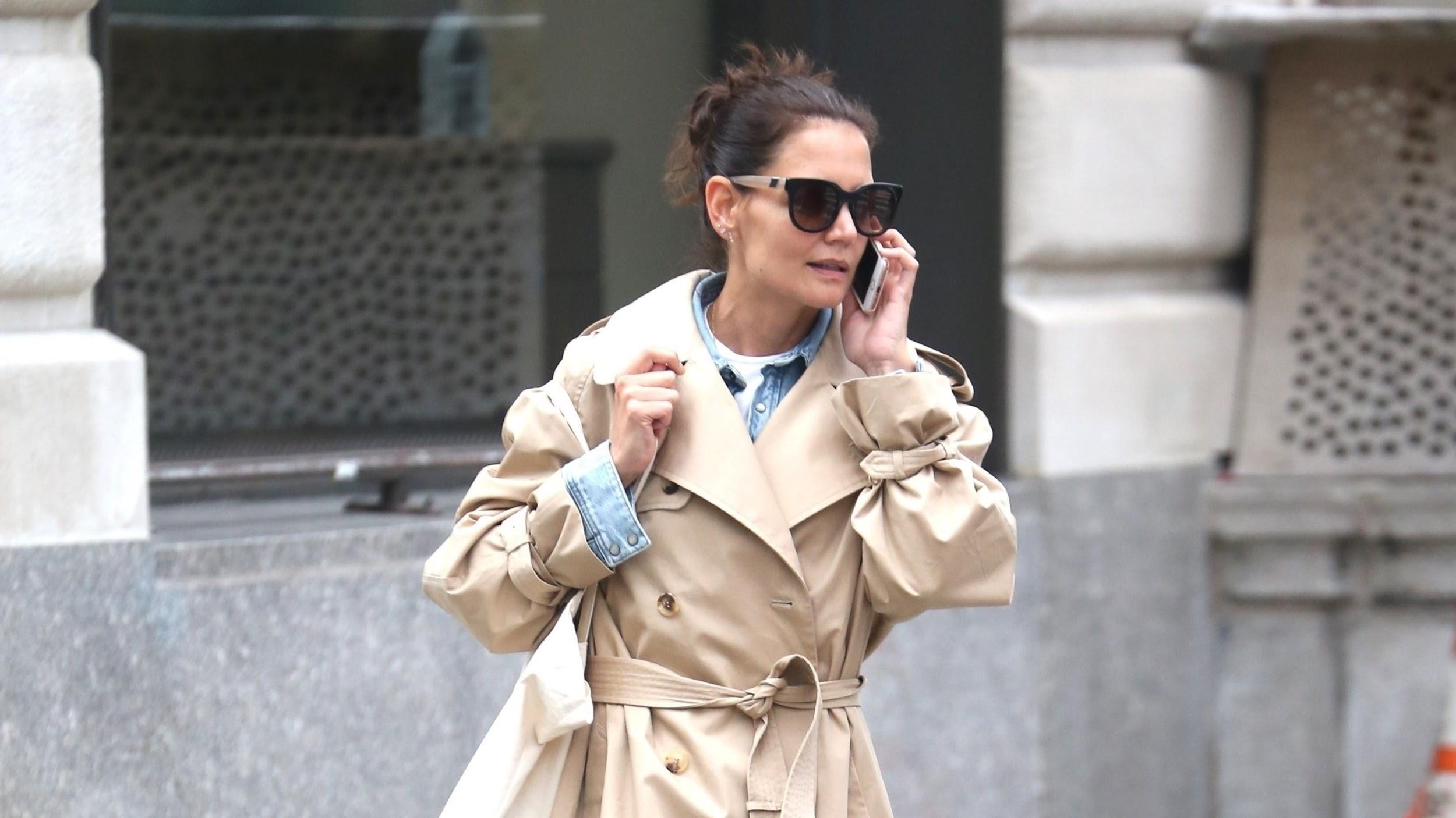 Katie Holmes Steps Out in the Ultimate Undercover Coat | Vogue