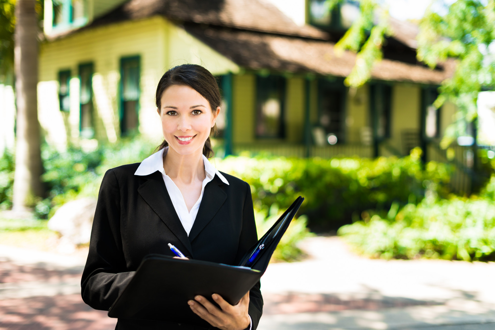 How to Become a Real Estate Agent